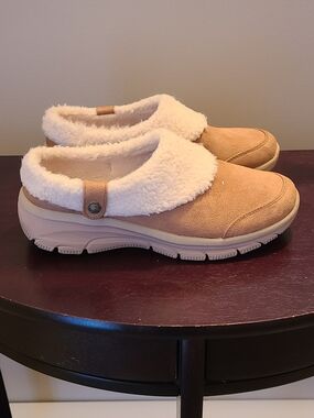 Skechers Tan Slip-On Sherpa-Lined Clog Sneakers